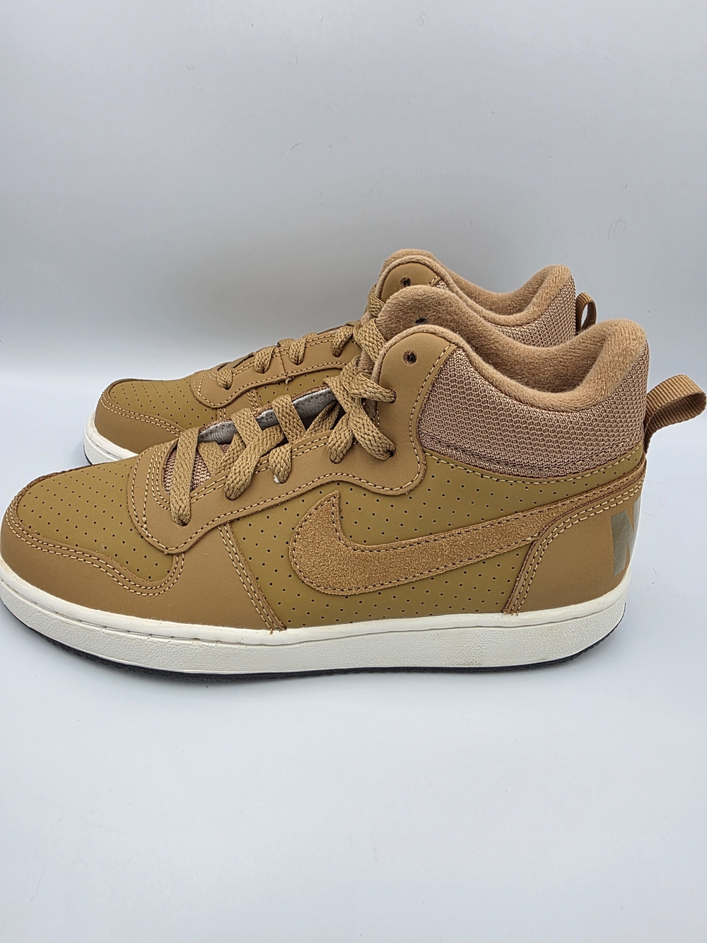 Nike Court Borough Mid (GS) - Size 4½Y
